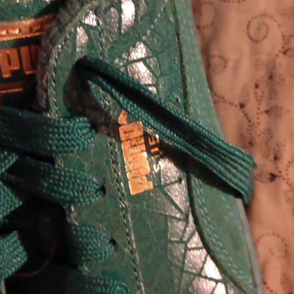 Nwot green and gold puma shoes women's size 7 - Picture 3 of 5